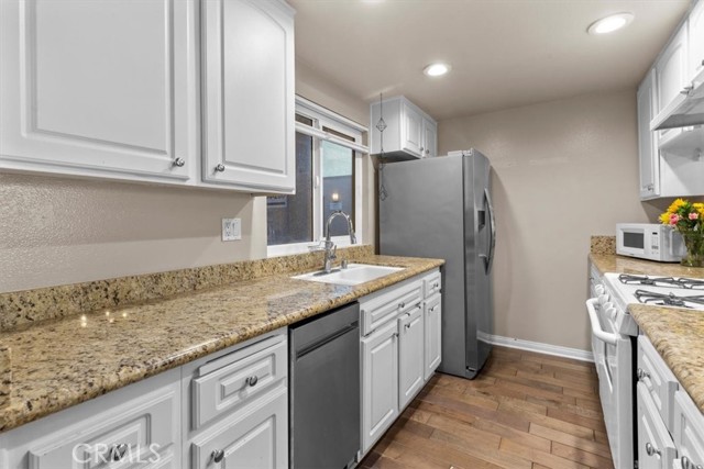 1001 Belmont Avenue, Long Beach CA: https://media.crmls.org/medias/b73982e0-3dbe-43b8-8cfd-1241d3327723.jpg