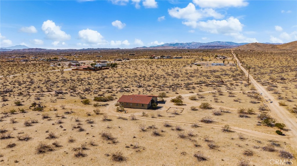 https://media.crmls.org/medias/b739d5a1-c198-48f6-85d6-f745b8d22acd.jpg?preset=X-Large
