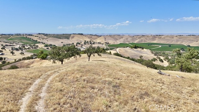 1924 Surrey Way, Paso Robles CA: https://media.crmls.org/medias/b739dffb-eee5-4db1-a7d8-7693381ef7d6.jpg