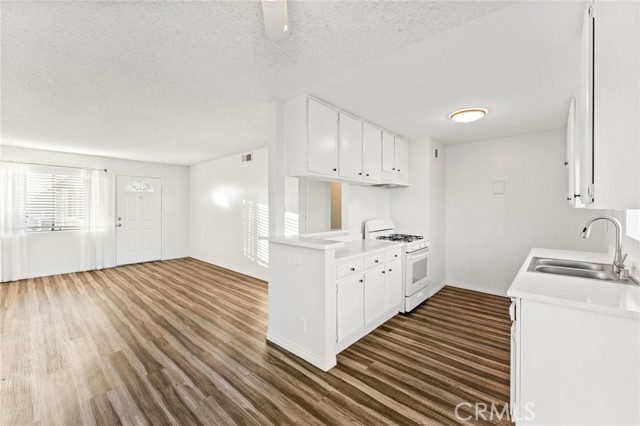 Detail Gallery Image 5 of 18 For 34042 Alcazar #B,  Dana Point,  CA 92629 - 2 Beds | 1 Baths