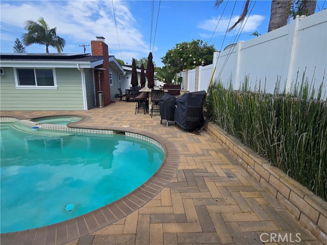 Detail Gallery Image 33 of 39 For 249 Loyola Rd, Costa Mesa,  CA 92626 - 4 Beds | 2 Baths