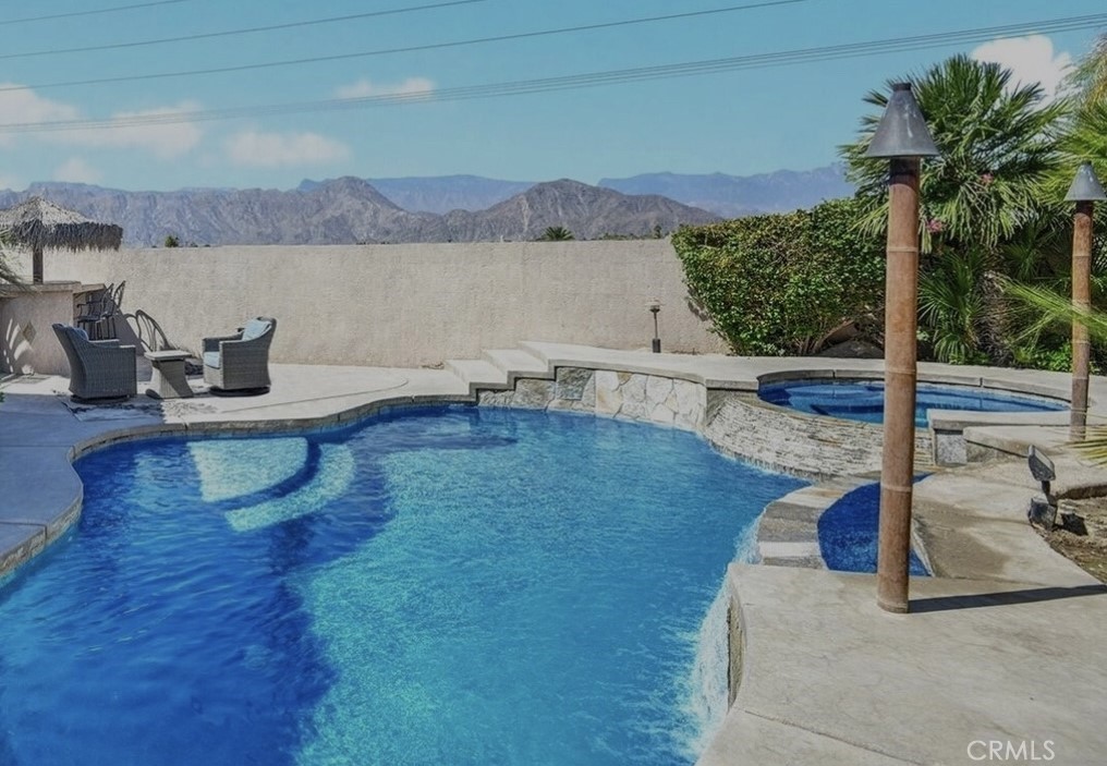 81258 Avenida Esmeralda