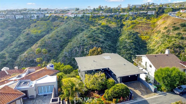 Detail Gallery Image 32 of 61 For 1998 San Remo Dr, Laguna Beach,  CA 92651 - 4 Beds | 3 Baths