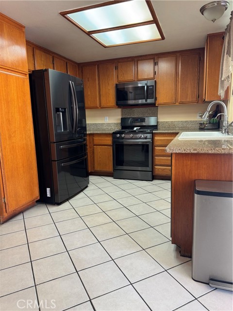 Detail Gallery Image 7 of 14 For 15762 Orchid Ave, Fontana,  CA 92335 - 3 Beds | 2 Baths