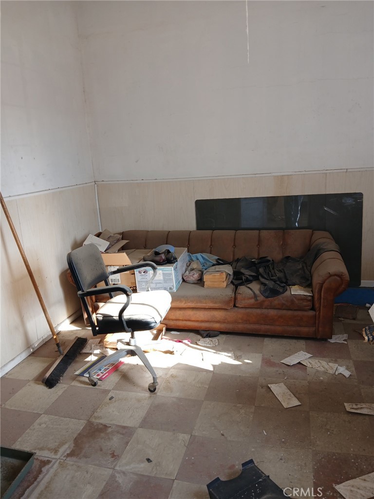 https://media.crmls.org/medias/b73bfc09-7925-4bf1-8d35-4fa0daf2767c.jpg?preset=X-Large