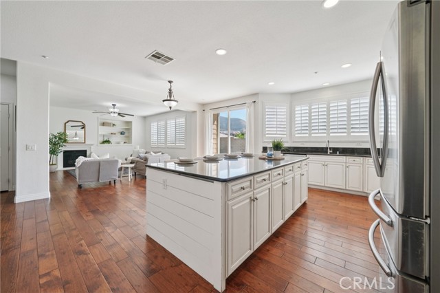 Detail Gallery Image 16 of 75 For 4805 Dovehurst Way, Fontana,  CA 92336 - 4 Beds | 4 Baths
