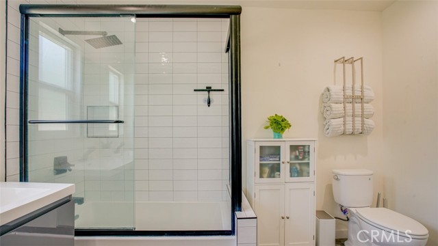 23853 Hatteras Street, Woodland Hills CA: https://media.crmls.org/medias/b73df967-f8fb-4952-b020-a3c2ec927ced.jpg
