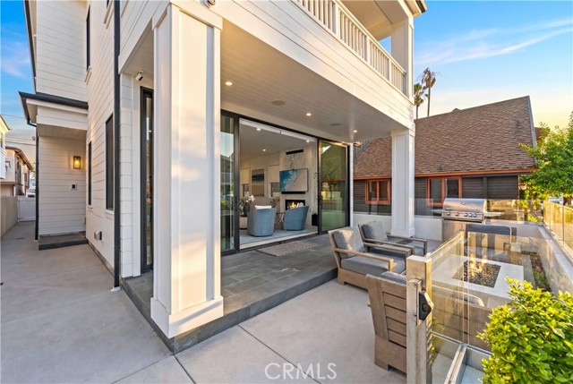 Detail Gallery Image 3 of 42 For 206 Apolena Ave, Newport Beach,  CA 92662 - 3 Beds | 4/1 Baths