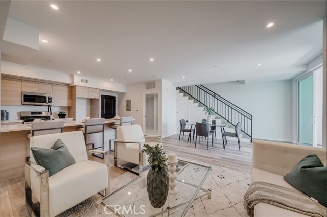 7018 Alabama Avenue, Canoga Park CA: https://media.crmls.org/medias/b73e1919-ea86-44cb-8773-30f8c9d60c50.jpg