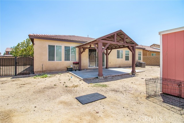 15992 Yosemite Street, Victorville CA: https://media.crmls.org/medias/b73e73d0-a3f7-4c1f-aaed-bbfcbd6fc792.jpg