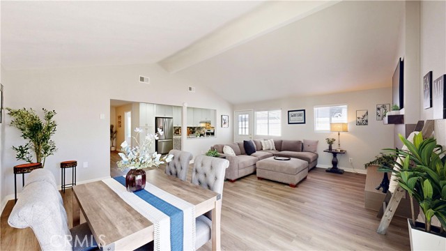 8007 New Salem Street, San Diego CA: https://media.crmls.org/medias/b73f6fcc-ba35-45c6-b05c-9eb2a232960d.jpg