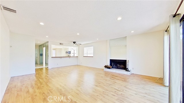 Detail Gallery Image 6 of 21 For 9906 Owensmouth Ave #7,  Chatsworth,  CA 91311 - 3 Beds | 2/1 Baths