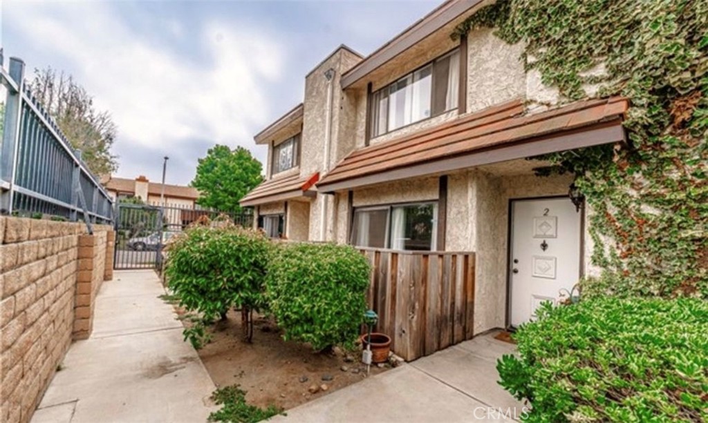 9525 Sylmar Avenue #2
