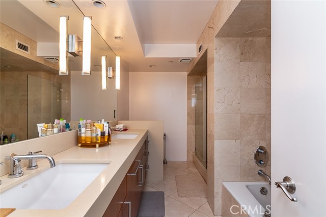 222 Monterey Road, Glendale CA: https://media.crmls.org/medias/b7436d3d-7689-4336-ab67-1a77f5422790.jpg