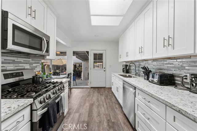 Detail Gallery Image 12 of 41 For 664 E Barry Dr, Long Beach,  CA 90805 - 3 Beds | 2 Baths