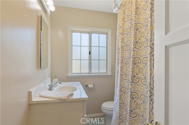 Detail Gallery Image 14 of 25 For 18641 Linnet St, Tarzana,  CA 91356 - 2 Beds | 2 Baths