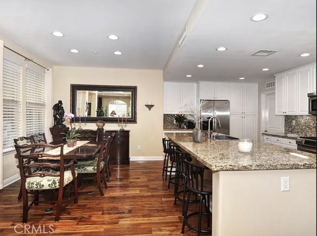 Detail Gallery Image 4 of 12 For 135 Pathway, Irvine,  CA 92618 - 2 Beds | 2 Baths