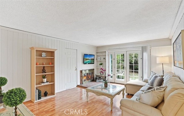 Detail Gallery Image 7 of 13 For 23733 Vanowen St, West Hills,  CA 91307 - 3 Beds | 2 Baths