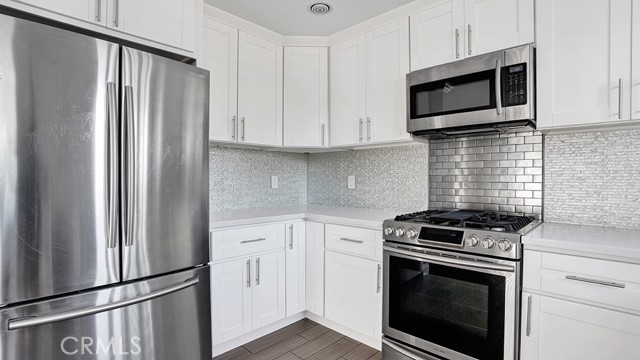 Detail Gallery Image 6 of 32 For 2524 Elden Ave #K-4,  Costa Mesa,  CA 92627 - 2 Beds | 2/1 Baths