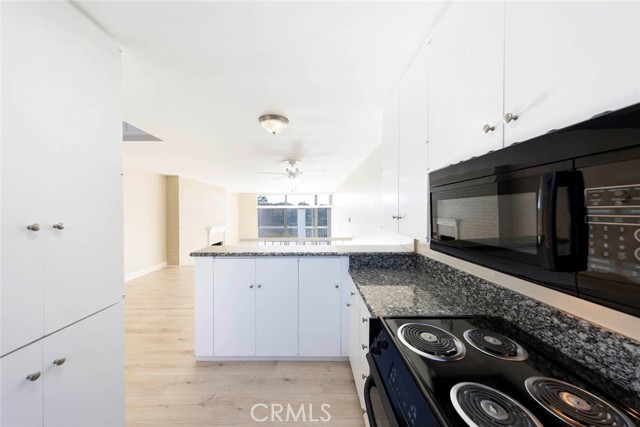 Detail Gallery Image 10 of 24 For 757 Domingo #D,  Newport Beach,  CA 92660 - 2 Beds | 2 Baths