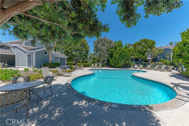 20251 Cape Coral Lane, Huntington Beach CA: https://media.crmls.org/medias/b74501a6-754b-4170-829d-09f06ea006b7.jpg