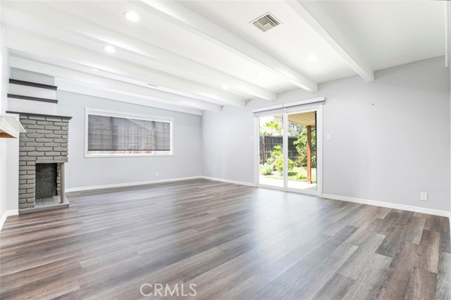 10019 Norwich Avenue, Mission Hills (San Fernando) CA: https://media.crmls.org/medias/b7454764-cf86-4496-a58a-78854ce9a716.jpg