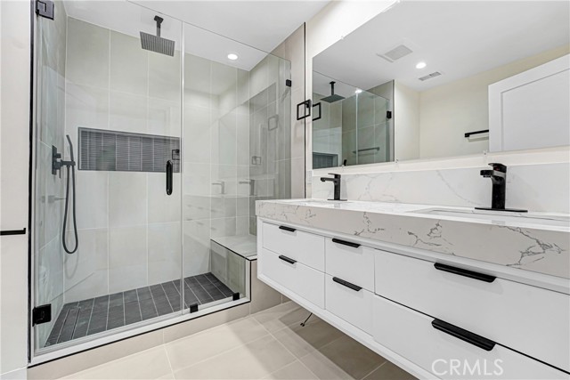 Detail Gallery Image 10 of 29 For 18216 Hartland St, Reseda,  CA 91335 - – Beds | – Baths