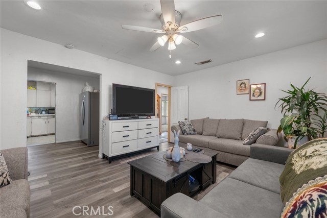 11744 Welby Way, North Hollywood CA: https://media.crmls.org/medias/b746663f-9c86-4012-a577-c2fed18b0c1f.jpg