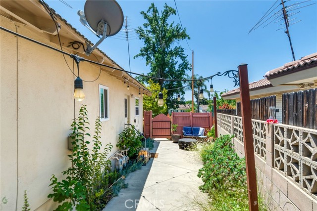 28 N Michigan Street, Redlands CA: https://media.crmls.org/medias/b746b00f-d30c-4582-b5e5-c4028f1639a0.jpg