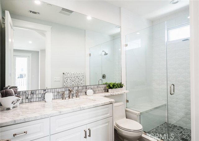 592 30th Street, Manhattan Beach, California 90266, 5 Bedrooms Bedrooms, ,6 BathroomsBathrooms,Residential,Sold,30th,SB20102255