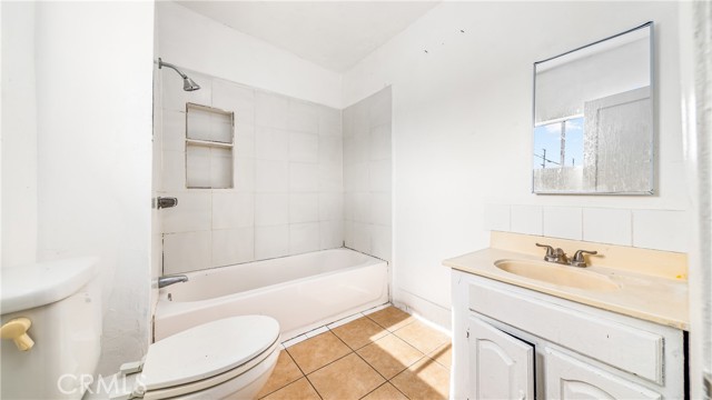 Detail Gallery Image 14 of 22 For 3937 W 106th St, Inglewood,  CA 90303 - 4 Beds | 2 Baths