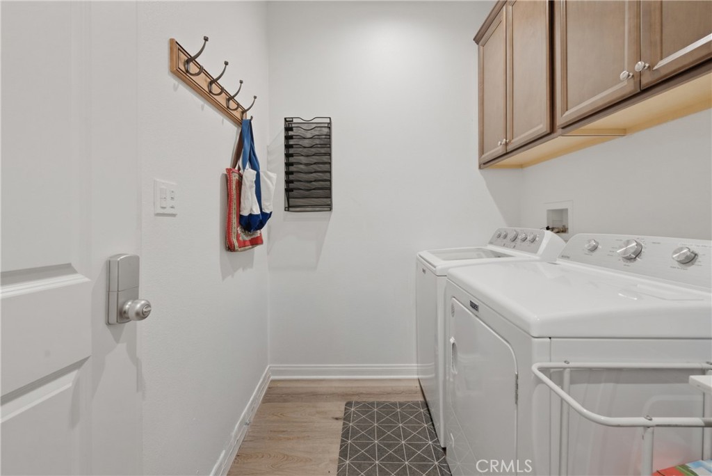 https://media.crmls.org/medias/b748b3e4-6fd1-42fc-86c3-6679754d6f81.jpg?preset=X-Large