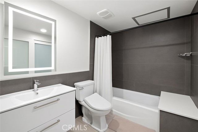 939 S BROADWAY, Los Angeles CA: https://media.crmls.org/medias/b748decb-f474-420c-bd63-de2b7b377835.jpg