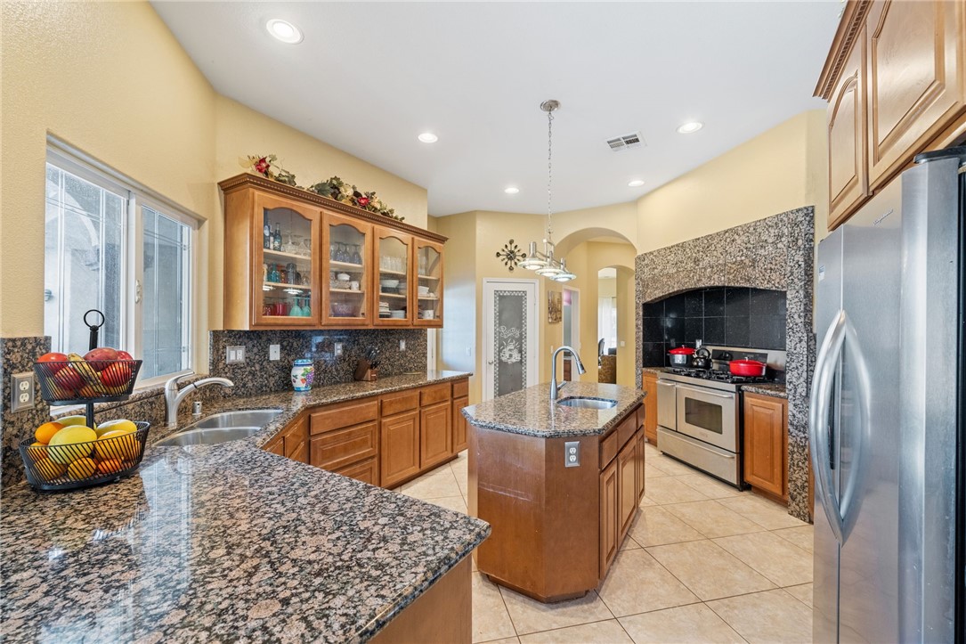 Detail Gallery Image 14 of 48 For 1170 N Palm Ave, Hemet,  CA 92543 - 4 Beds | 3/1 Baths