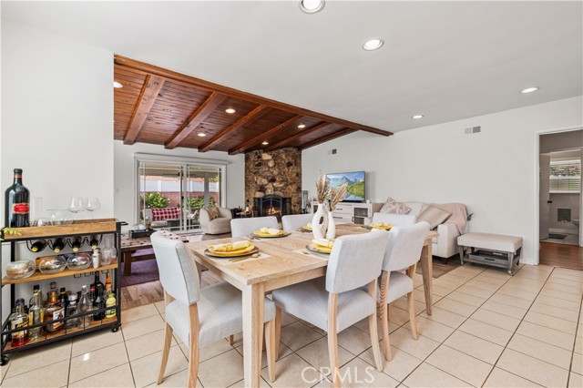 17955 Archwood Street, Reseda CA: https://media.crmls.org/medias/b7490988-3995-4680-a760-09e82cb94745.jpg