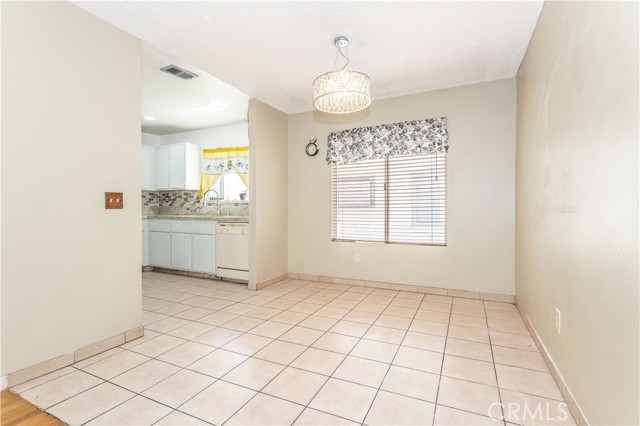 Detail Gallery Image 5 of 18 For 11150 Glenoaks #160,  Pacoima,  CA 91331 - 3 Beds | 2 Baths