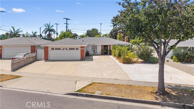 1838 S Artesia Street, Santa Ana CA: https://media.crmls.org/medias/b7498b06-50df-4b4b-a558-9cc2bdfd4391.jpg