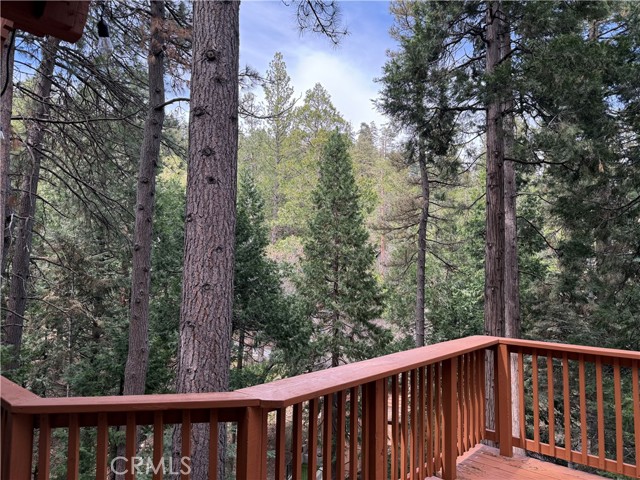 Detail Gallery Image 2 of 7 For 27334 Pinewood Dr, Lake Arrowhead,  CA 92352 - 3 Beds | 2 Baths