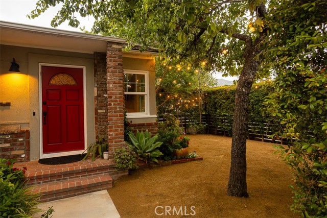 516 S Sparks S Street, Burbank CA: https://media.crmls.org/medias/b74a1c78-e425-45de-873c-3177a7b95357.jpg