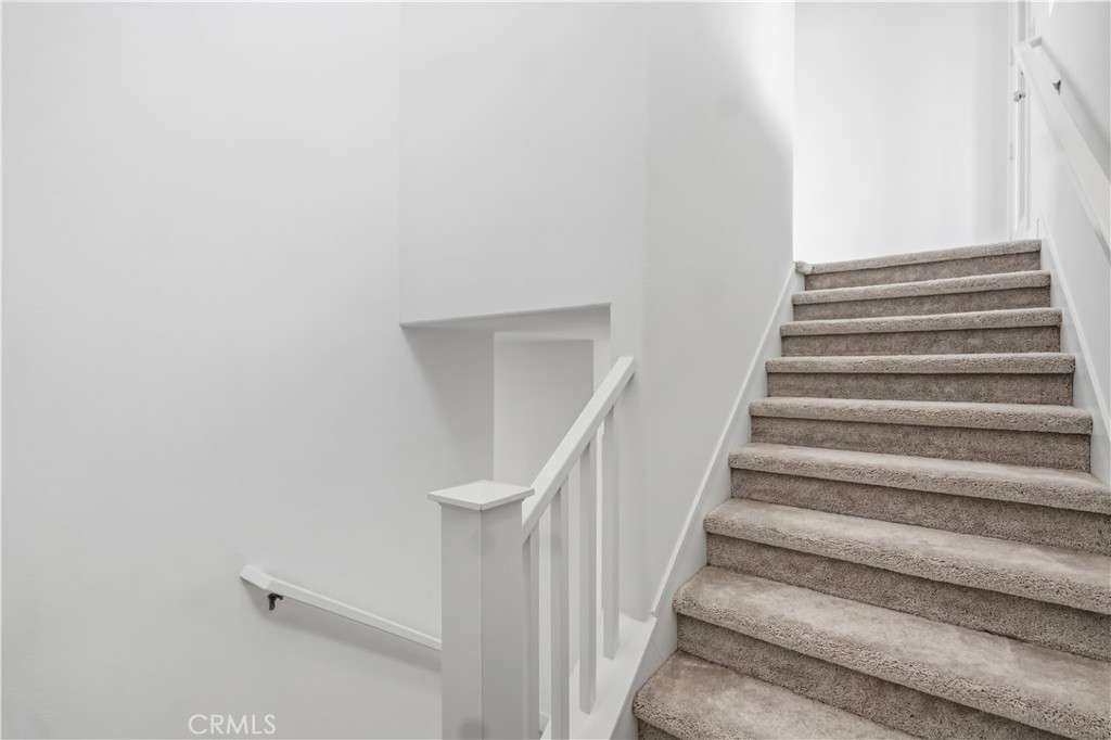https://media.crmls.org/medias/b74a247f-d093-496a-ba4c-686bc56b8af9.jpg?preset=X-Large