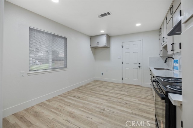 Detail Gallery Image 8 of 37 For 2252 S Eunice Ave, Fresno,  CA 93706 - 4 Beds | 1 Baths