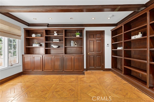 16842 Harkness Circle, Huntington Beach CA: https://media.crmls.org/medias/b74b1a8d-e6d8-4c99-9877-42dfc0019e17.jpg