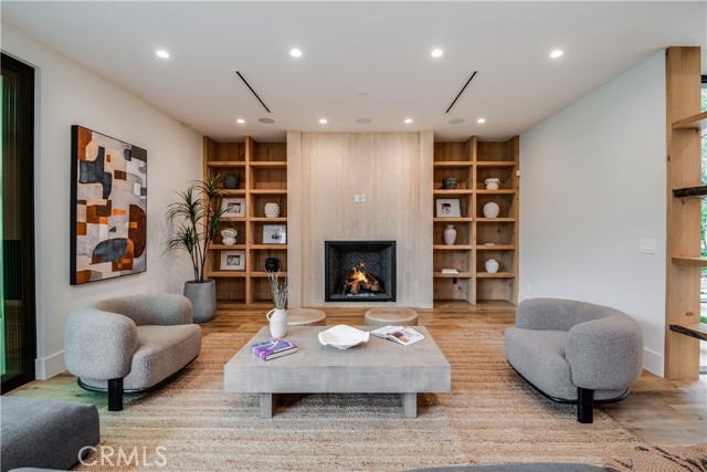 Detail Gallery Image 17 of 54 For 5929 Melvin Ave, Tarzana,  CA 91356 - 5 Beds | 6 Baths