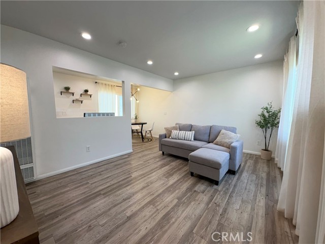 813 W Beach Avenue, Inglewood CA: https://media.crmls.org/medias/b74bb2ae-da7b-452e-862c-8868206ea5a6.jpg