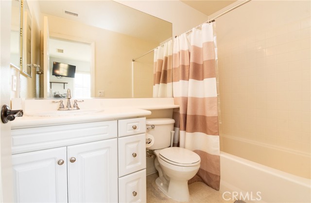 Detail Gallery Image 20 of 39 For 10285 Corte Fina Ln, Bellflower,  CA 90706 - 3 Beds | 3/1 Baths