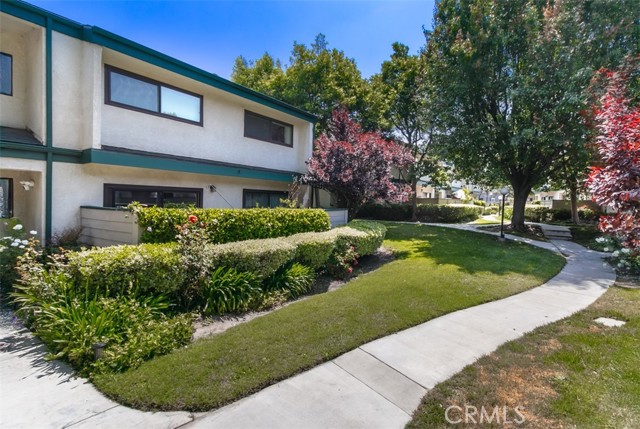 Detail Gallery Image 2 of 24 For 23530 Newhall Ave #5,  Newhall,  CA 91321 - 3 Beds | 2/1 Baths