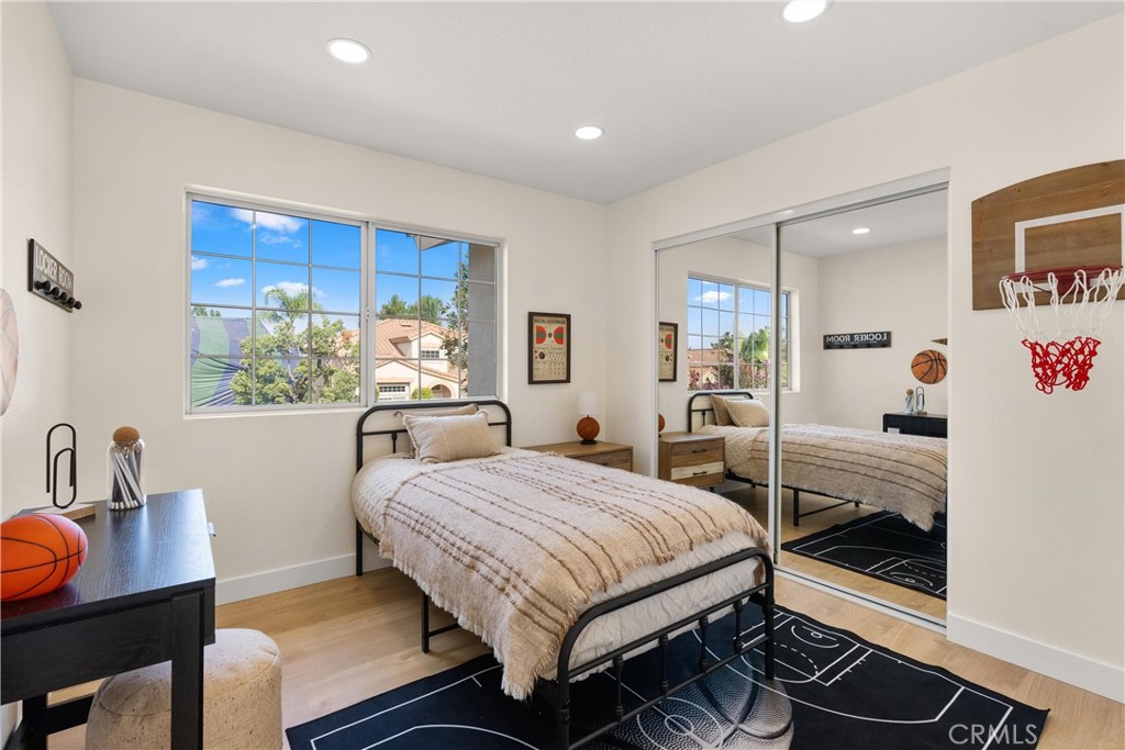 MLS #OC25233872 image #25