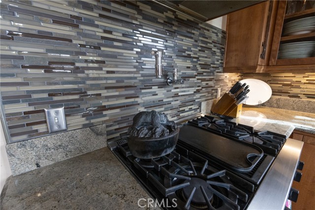 Detail Gallery Image 13 of 44 For 39255 Seminole, Fawnskin,  CA 92333 - 5 Beds | 4/1 Baths