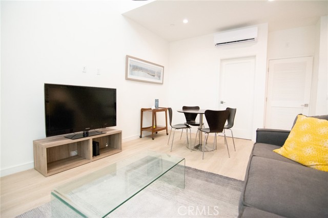 Detail Gallery Image 41 of 53 For 1187 Crenshaw Bld #102,  Los Angeles,  CA 90019 - 2 Beds | 3 Baths