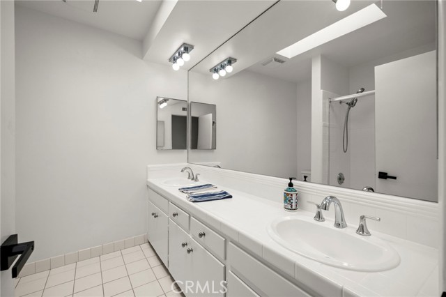 4135 Picasso Avenue, Woodland Hills CA: https://media.crmls.org/medias/b74de18d-2e70-43a6-ba98-6c29233f74ff.jpg